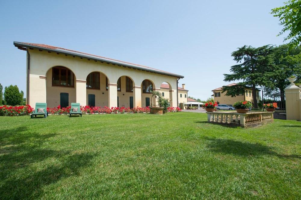 Hotel Venice Resort Airport Tessera Bagian luar foto