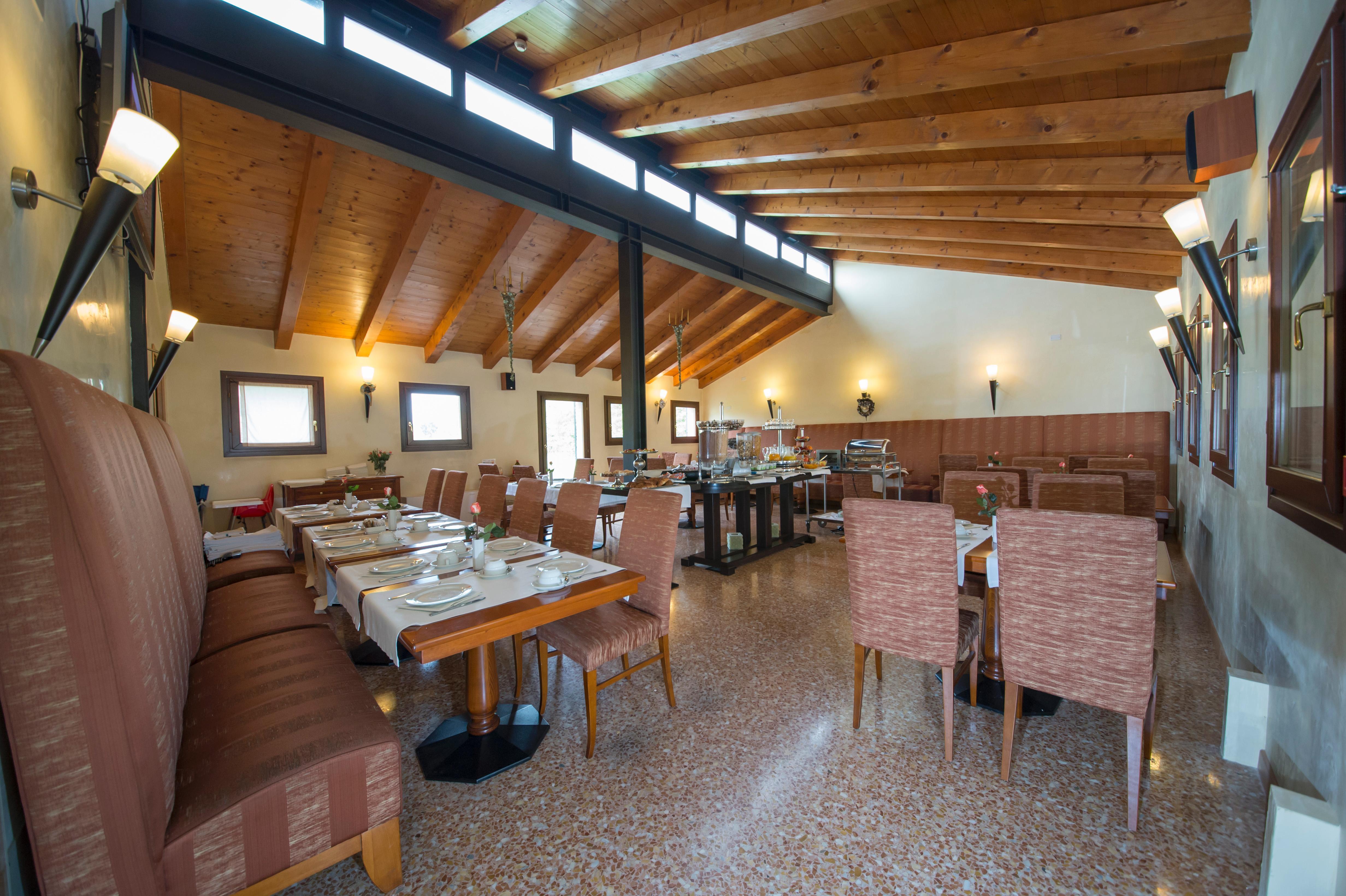 Hotel Venice Resort Airport Tessera Bagian luar foto
