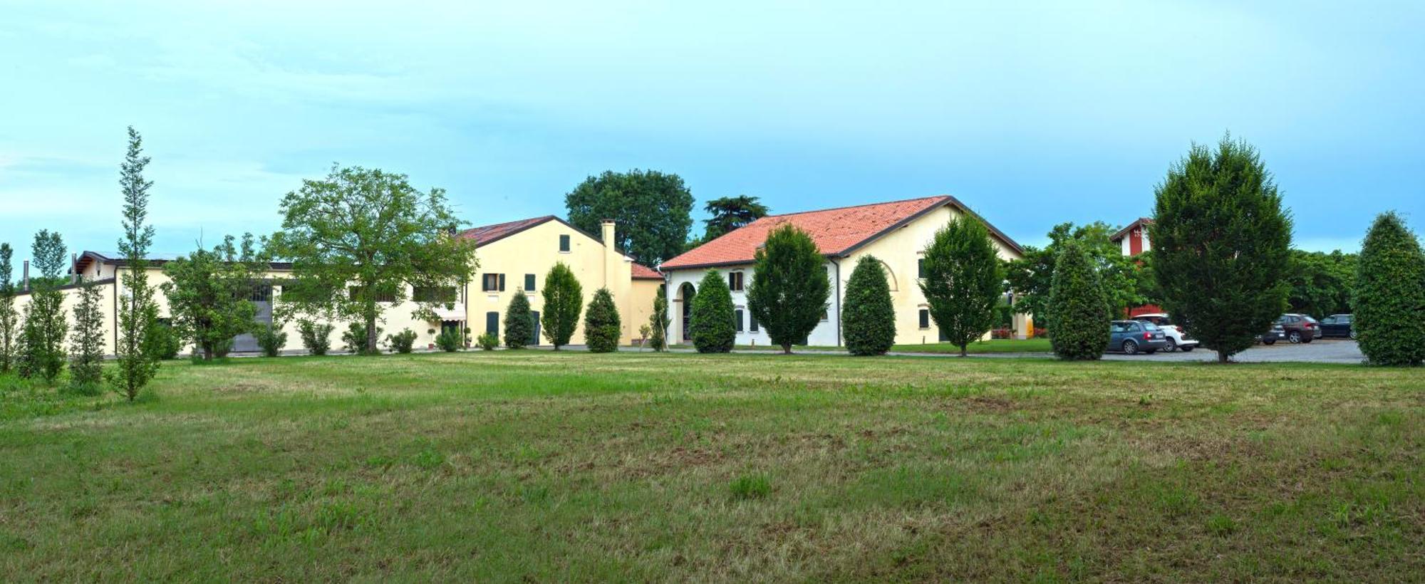 Hotel Venice Resort Airport Tessera Bagian luar foto