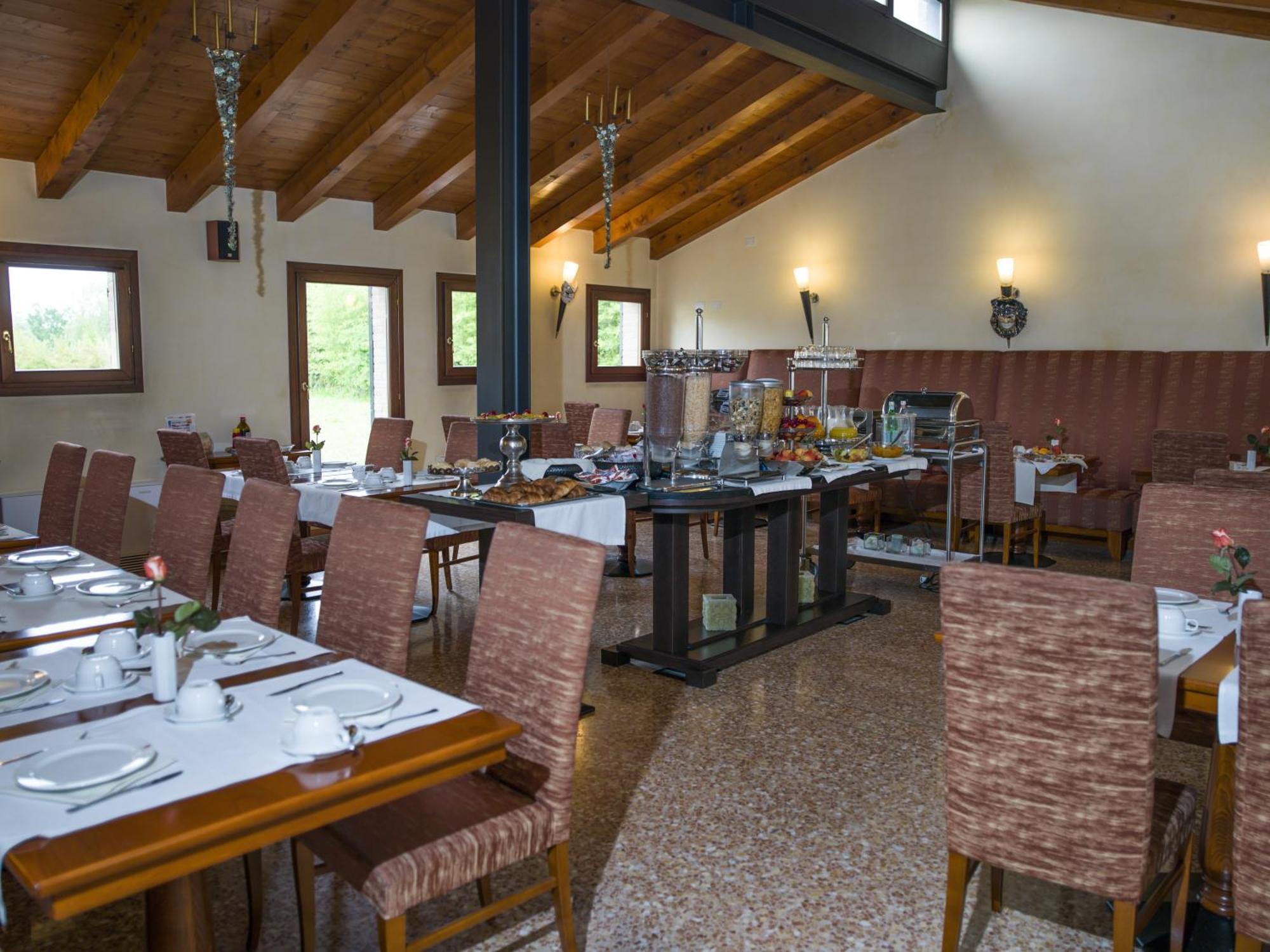 Hotel Venice Resort Airport Tessera Bagian luar foto