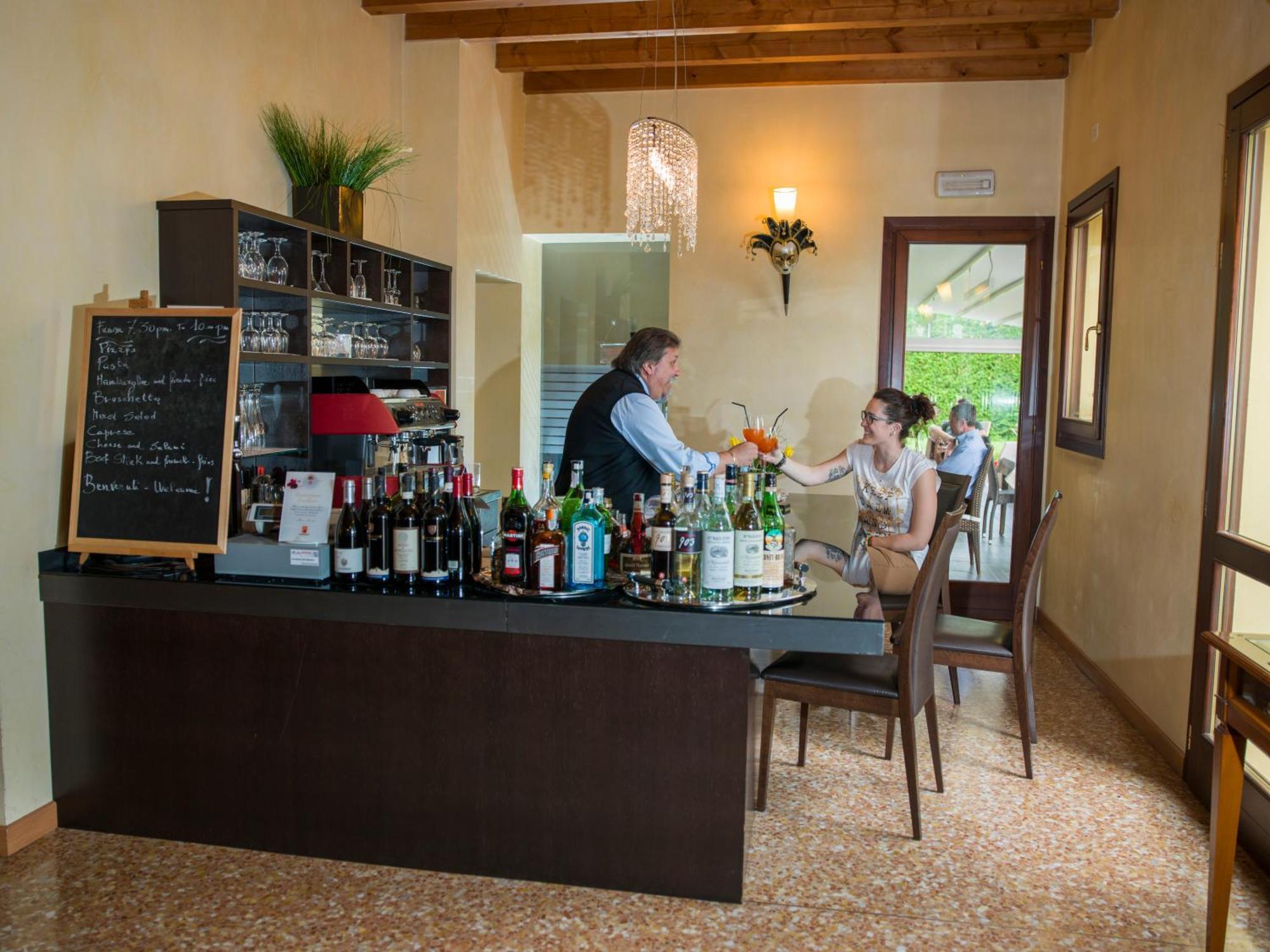 Hotel Venice Resort Airport Tessera Bagian luar foto