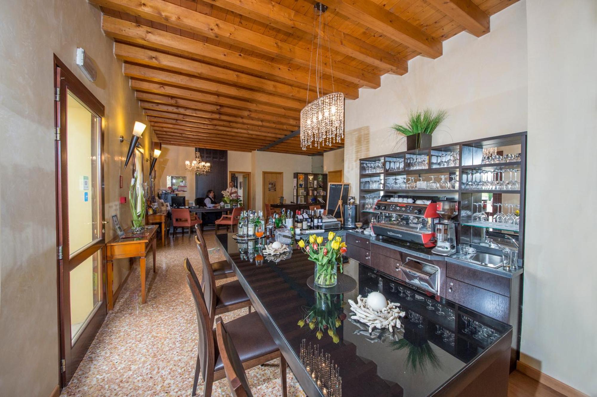 Hotel Venice Resort Airport Tessera Bagian luar foto