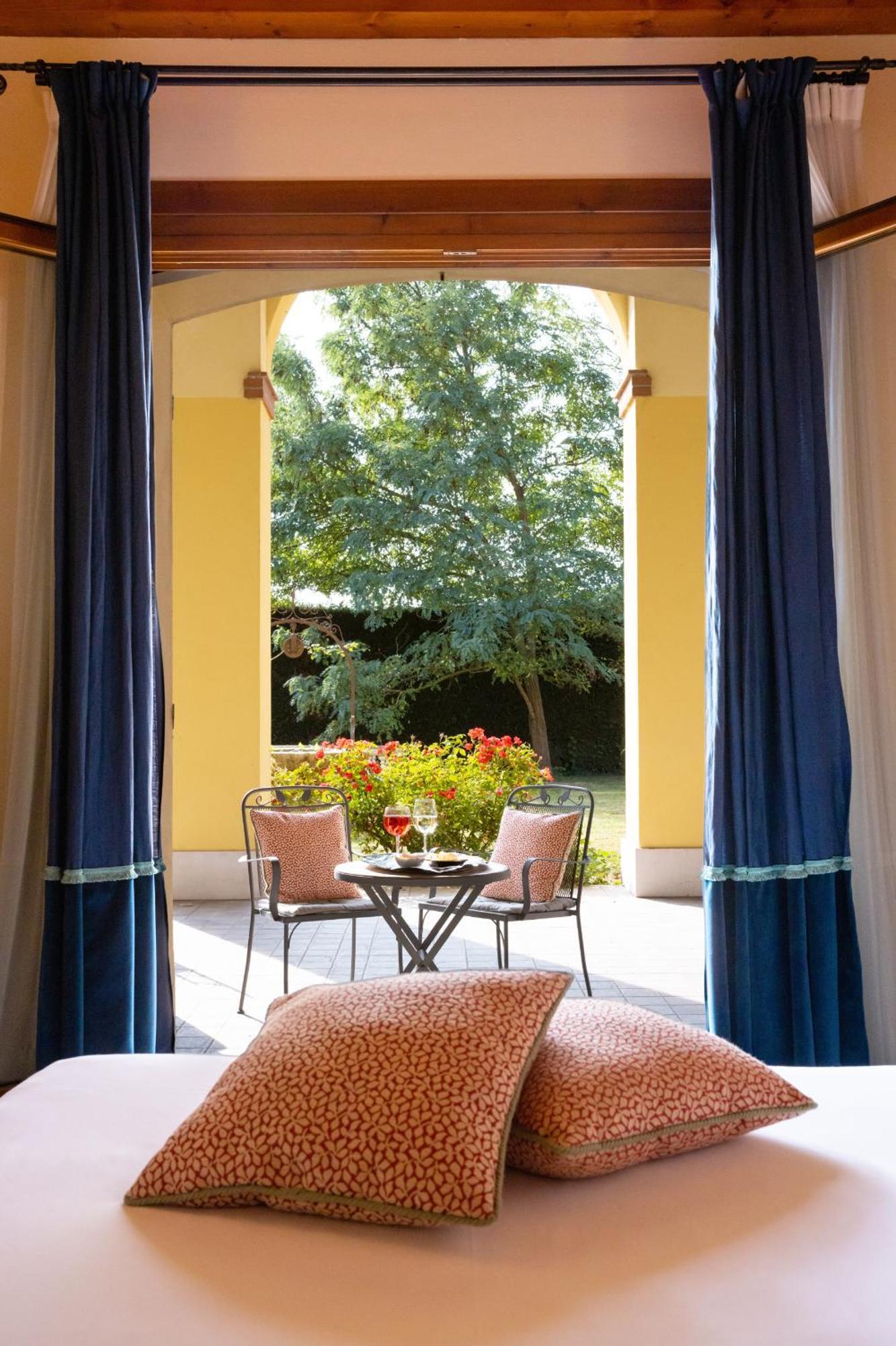Hotel Venice Resort Airport Tessera Bagian luar foto