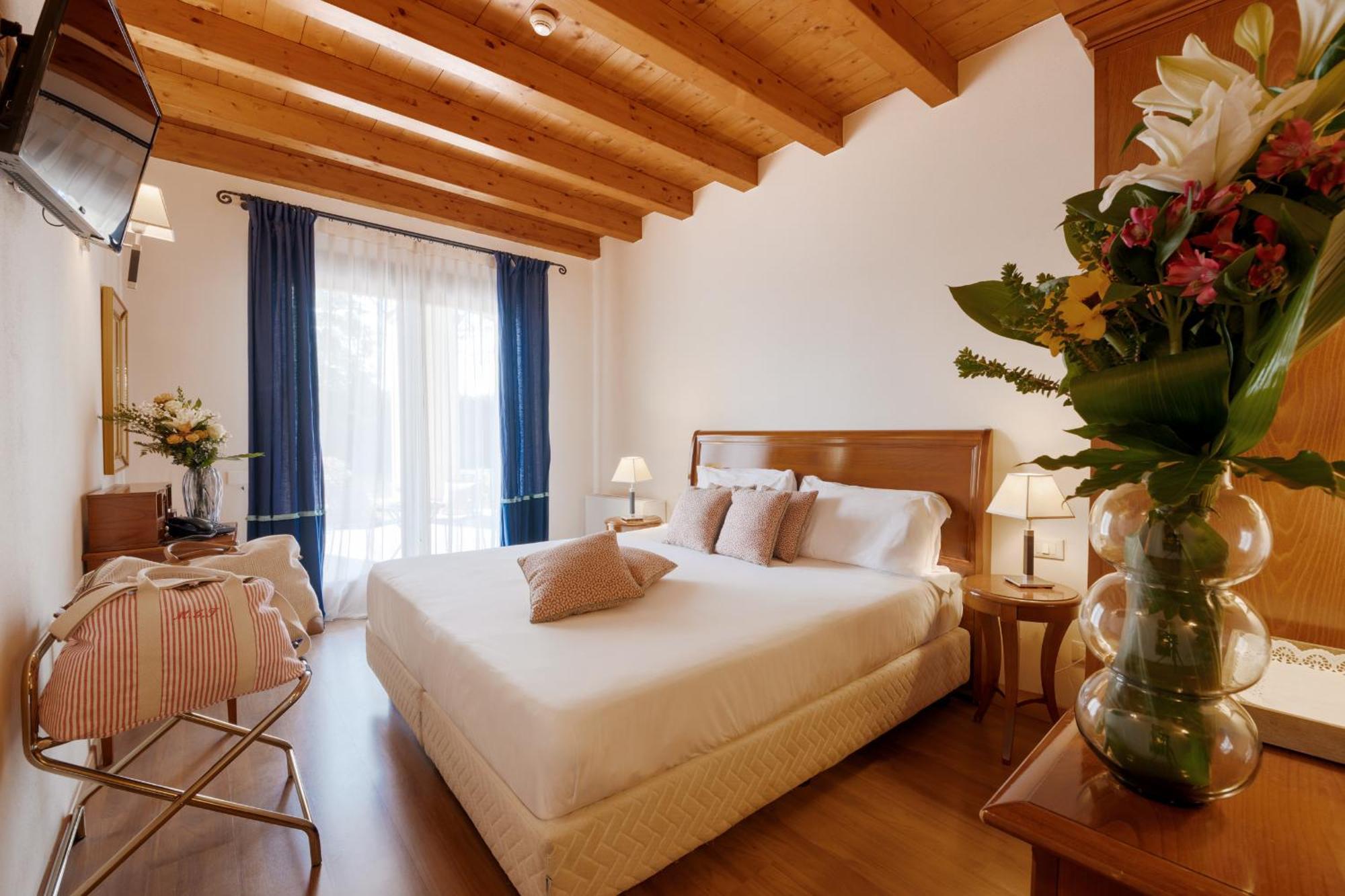 Hotel Venice Resort Airport Tessera Bagian luar foto