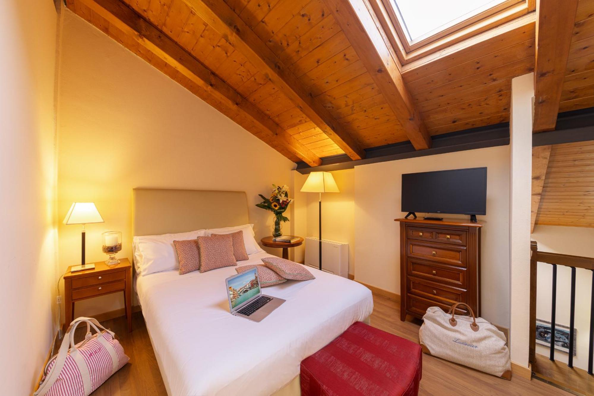 Hotel Venice Resort Airport Tessera Bagian luar foto