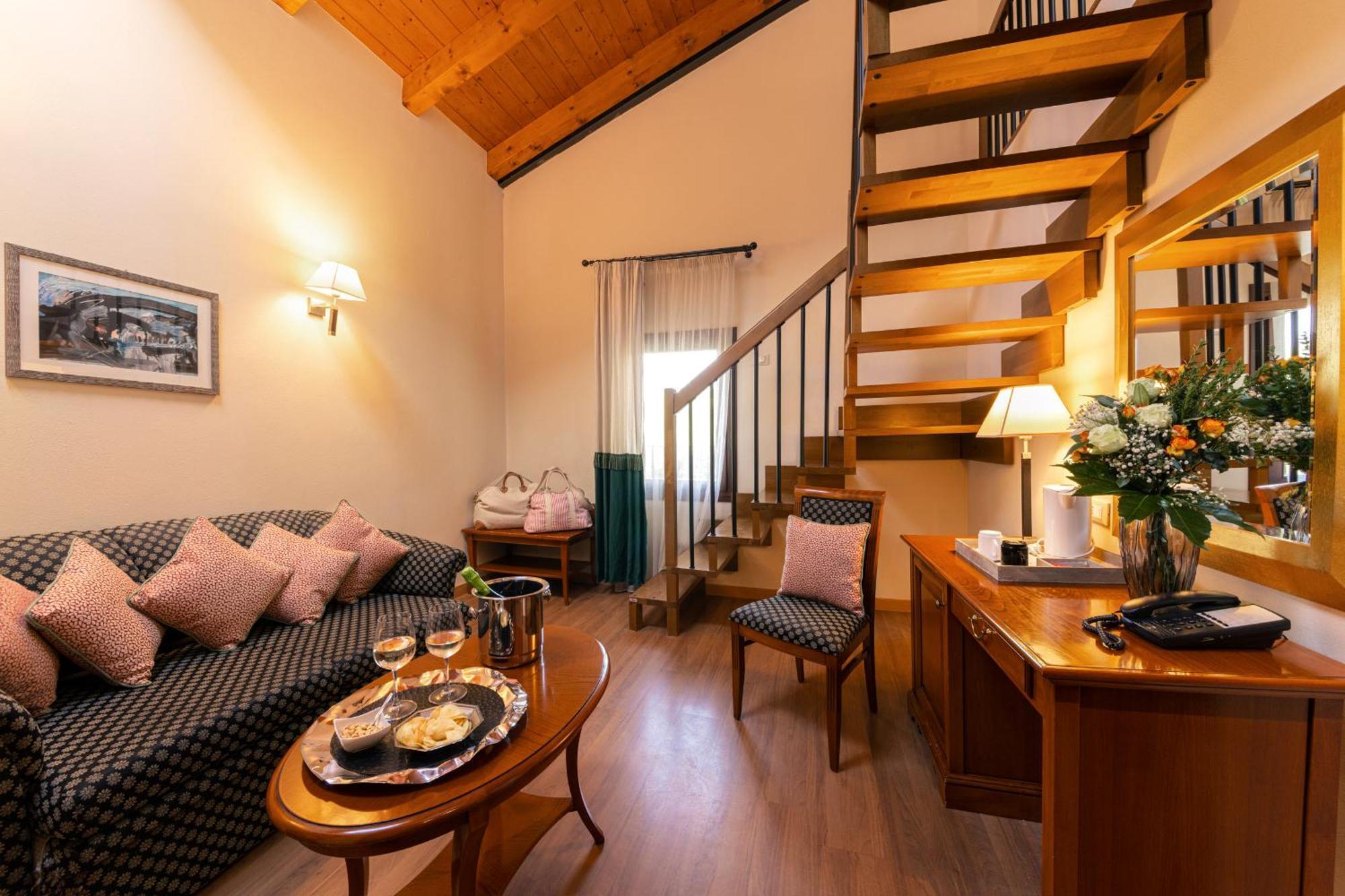 Hotel Venice Resort Airport Tessera Bagian luar foto