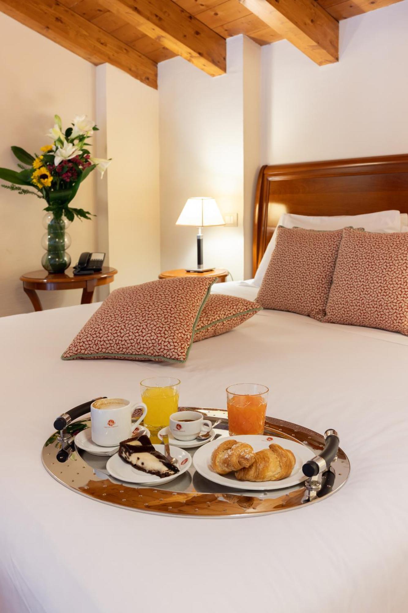 Hotel Venice Resort Airport Tessera Bagian luar foto