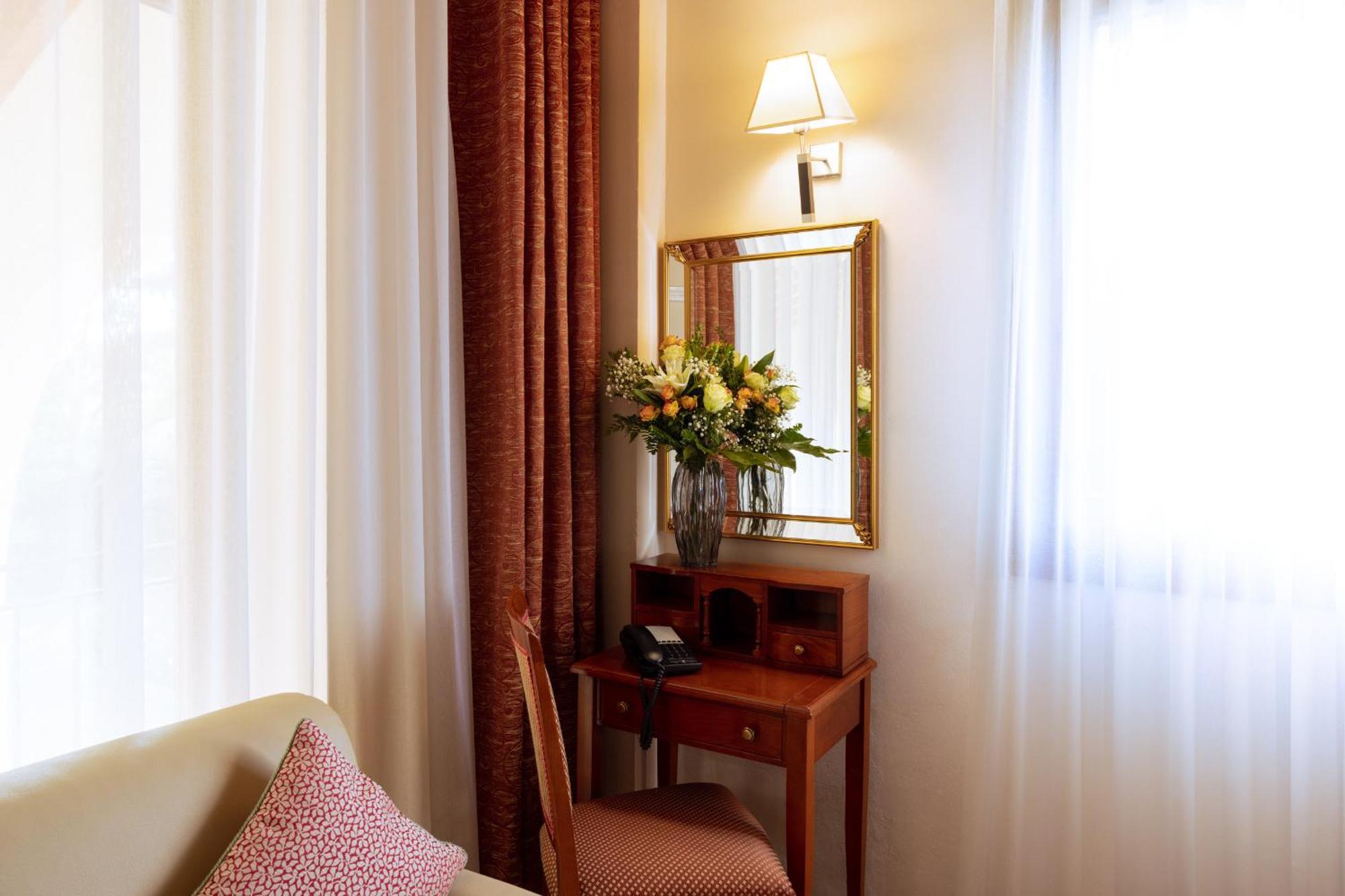 Hotel Venice Resort Airport Tessera Bagian luar foto