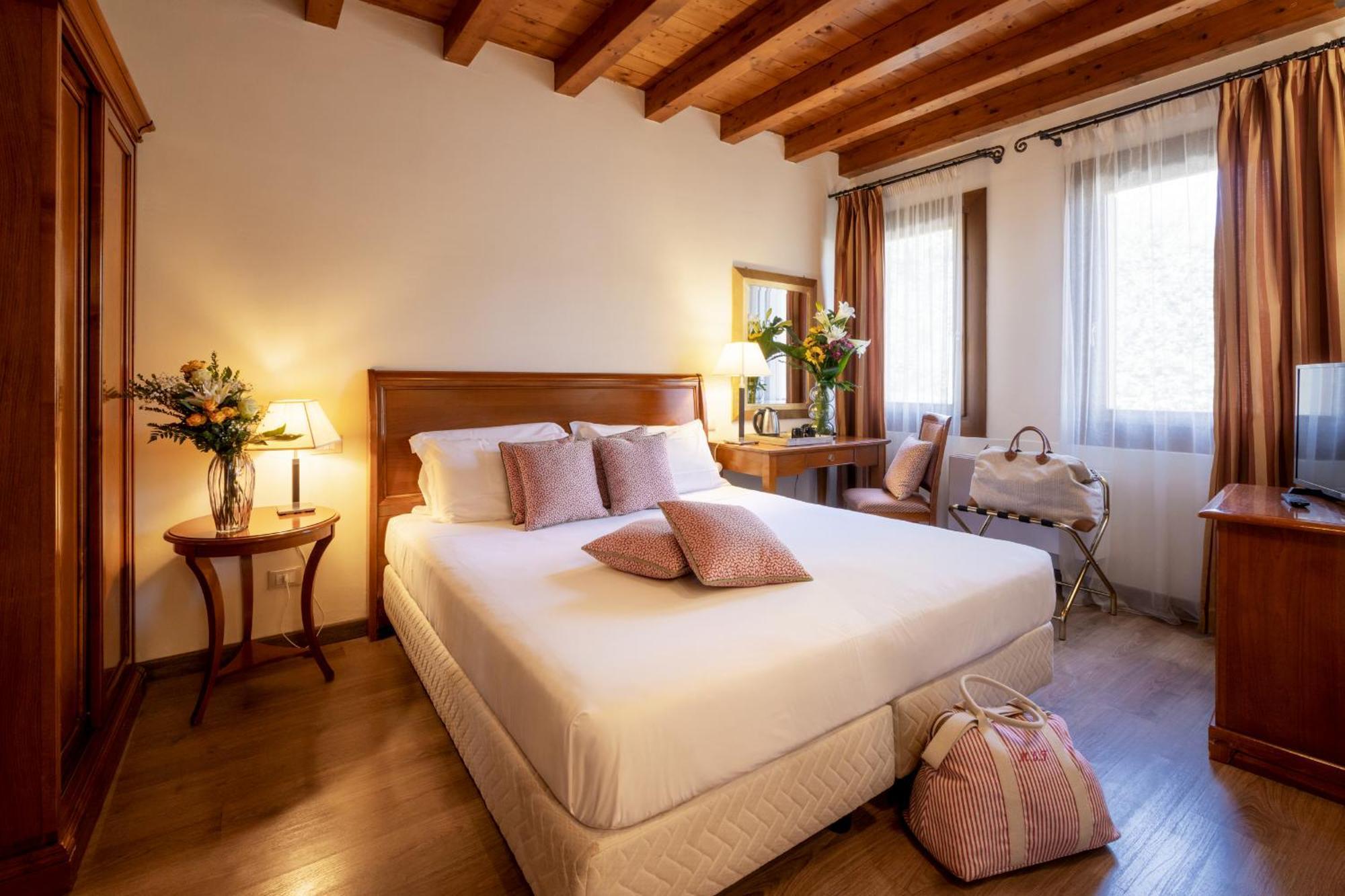 Hotel Venice Resort Airport Tessera Bagian luar foto