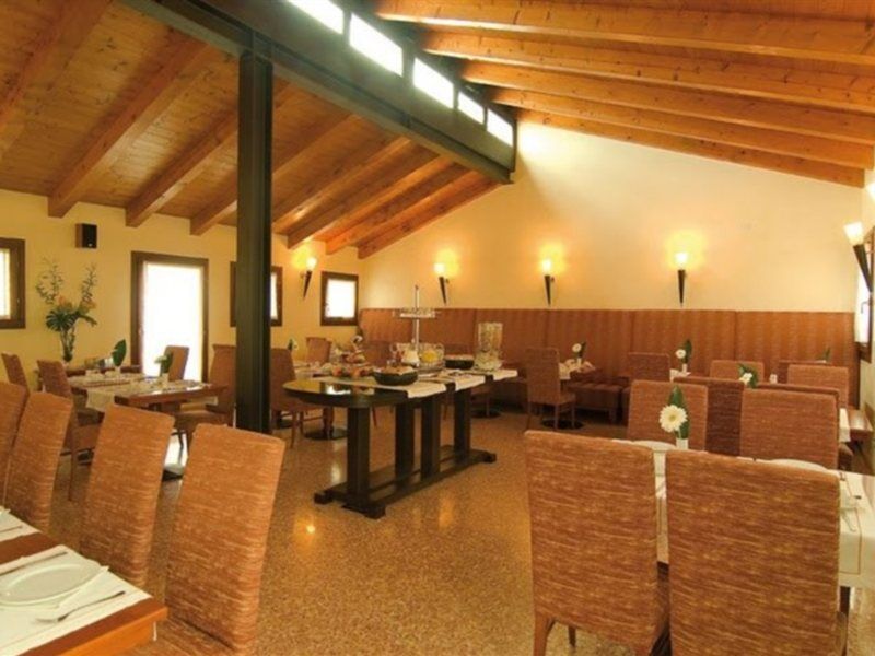 Hotel Venice Resort Airport Tessera Bagian luar foto